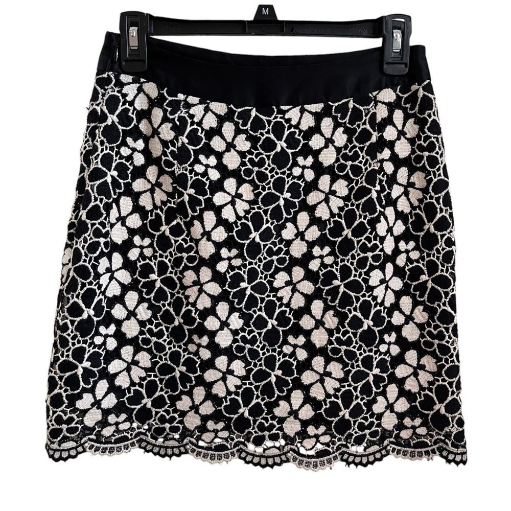Milly floral lace skirt black white size 2 scalloped hem silk lining feminine